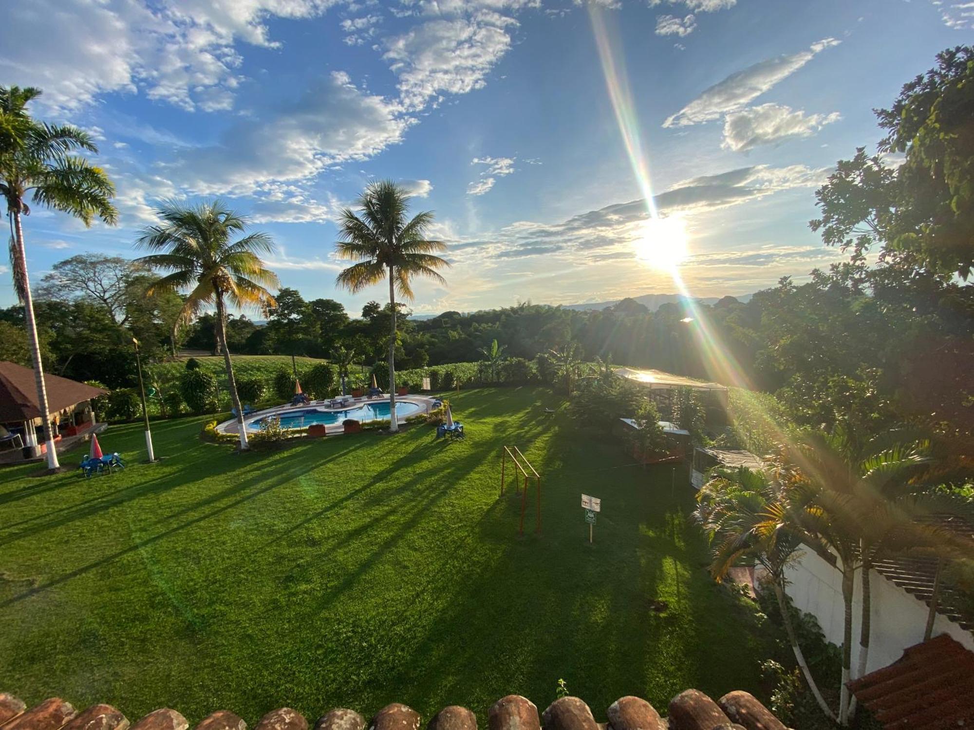 Finca Hotel Los Cocos Montenegro Luaran gambar